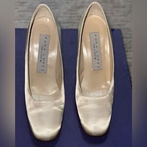 Pura Lopez Vintage Cream Silk Pumps